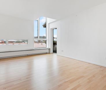 Flot renoveret lejlighed med altan - Foto 3