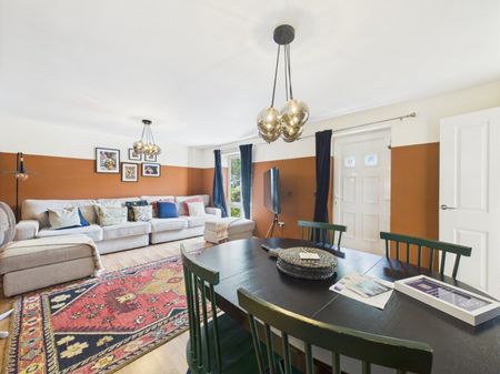 Trevelyan Court, Windsor, Berkshire,SL4 - Photo 2