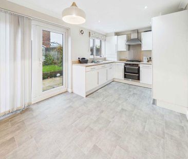 3 bedroom semi-detached house to rent - Photo 5