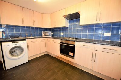 5 bedroom House in Ashville Grove (5 BED), Leeds - Photo 5