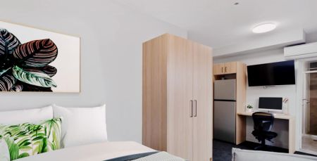 Penthouse Premium Single Studio ( Washing/dryer combo machine supplied) - Photo 2