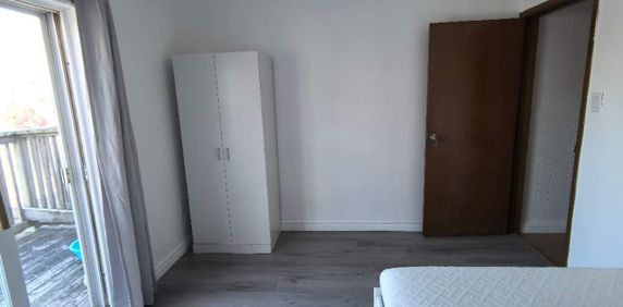 For Lease - 137A MARKHAM Street Unit# 2nd Flr Rm, Toronto, Ontario - Photo 2