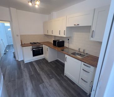 2 Bed Terraced House, Thurgarton Avenue, NG2 - Photo 3