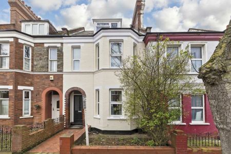 Amesbury Avenue - Photo 2