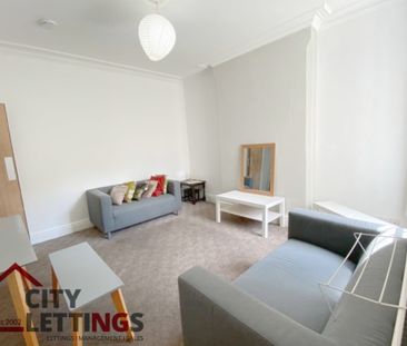 4 Bedroom Mid Terraced House - Photo 6