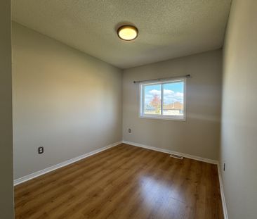 For Lease - 120 Nathan Crescent, Barrie, Ontario - Photo 5