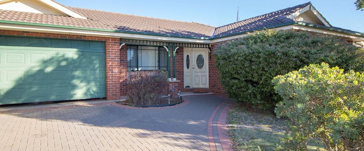 Great Family Location - Photo 1