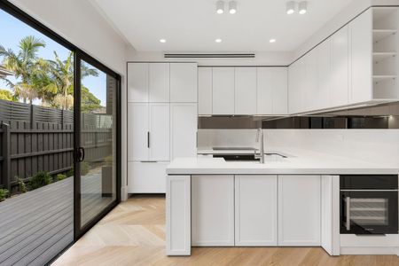 NEAR NEW TOWNHOUSE CLOSE TO DENDY PARK - Photo 2