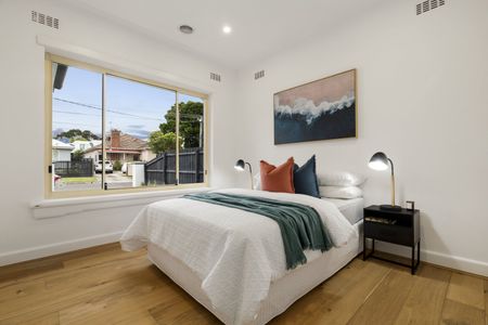 SINGLE LEVEL BEAUTY IN A HIGH-AMENITY LOCALE! - Photo 2