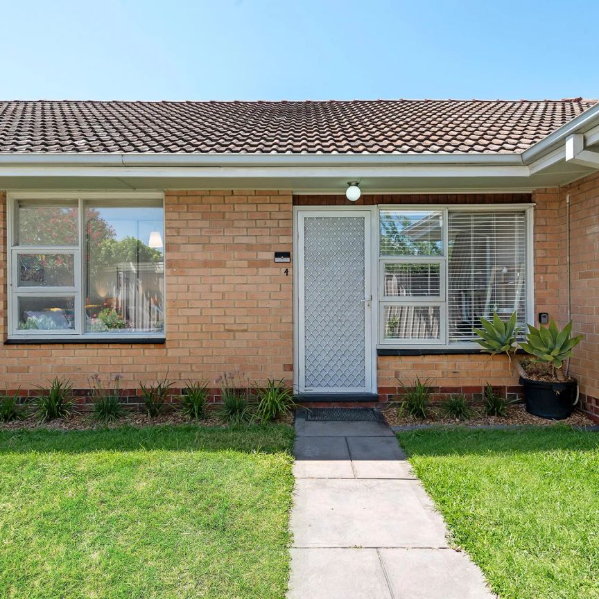 Immaculate Two Bedroom Unit in Prime Beachside Location - Photo 1