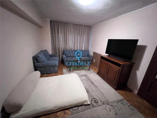 Apartament 2 camere Cetate bulevardul Transilvaniei 350 eur - Photo 1