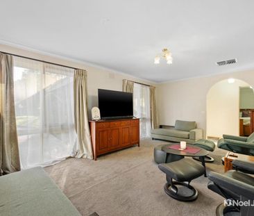 FAMILY COMFORT IN A PRIME RINGWOOD NORTH LOCATION - Photo 3