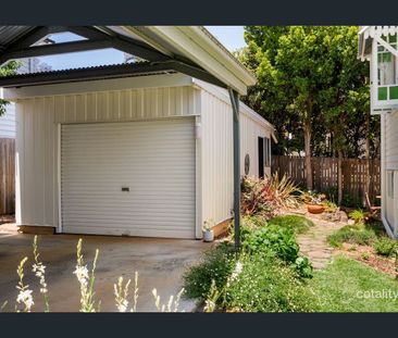 Stunning Character Home in a Sought-After South Toowoomba Location - Photo 3