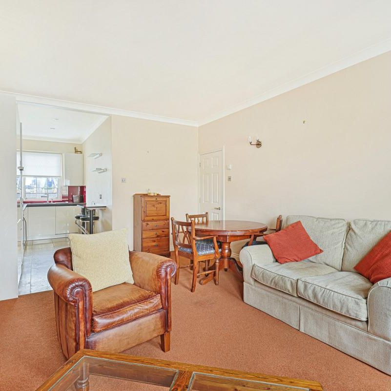 2 bedroom in London - Photo 1