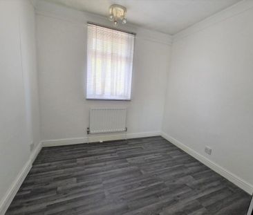 3 bedroom end of terrace house to rent - Photo 2