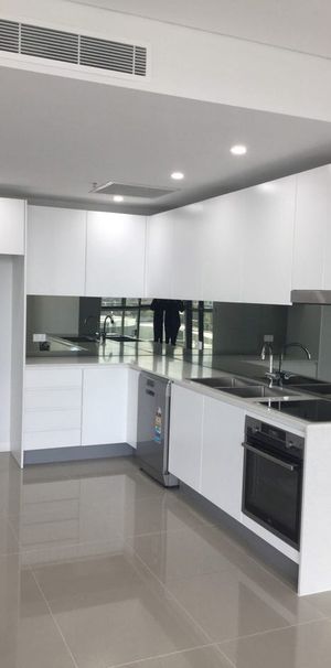 1 bedroom plus Study Apartment For lease! - Photo 1