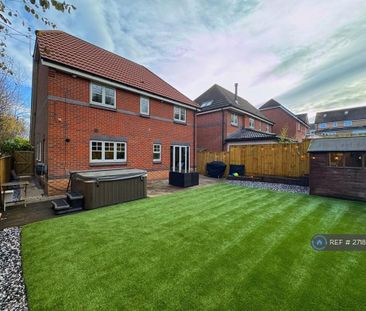 4 bedroom detached house to rent - Photo 2