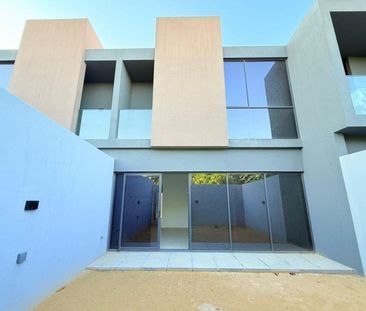 Stylish 2 BR Villa in Robinia, Northern Emirates - Photo 3