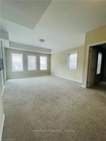 Condo Townhouse For Lease | X9256462 - Photo 2