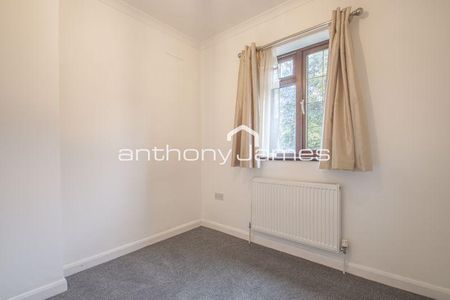 4 bedroom semi-detached house to rent - Photo 4