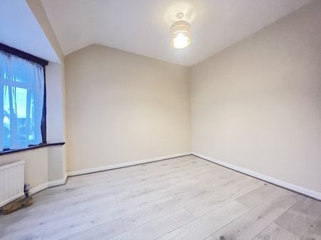 4 Bed Semi-Detached House, Windsor Road, HA3 - Photo 4
