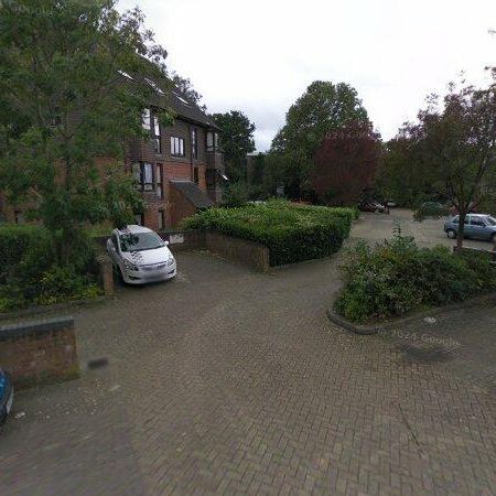 Studio Flat, Tremona Court, SO16 - Photo 1