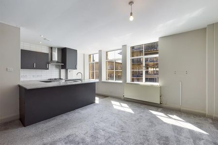 2 bedroom Flat To Let - Photo 4