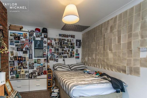 8 bedroom terraced house to rent - Photo 1