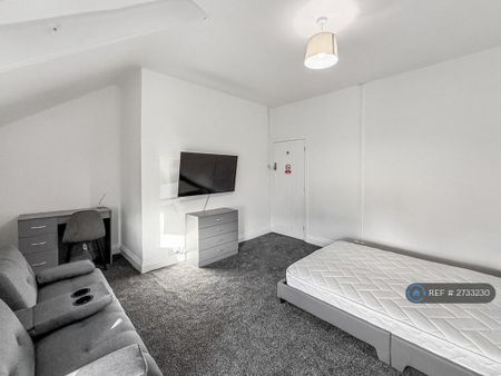 1 bedroom in a house share to rent - Photo 2