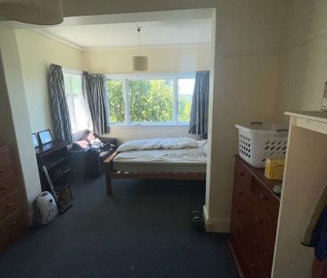 One bedroom self-contained flat with amazing views - Photo 2