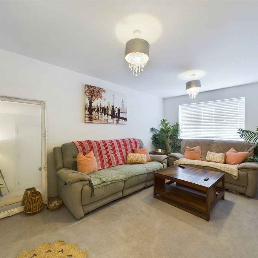 Johnstone Close, Bracknell Johnstone Close, Bracknell - Photo 2