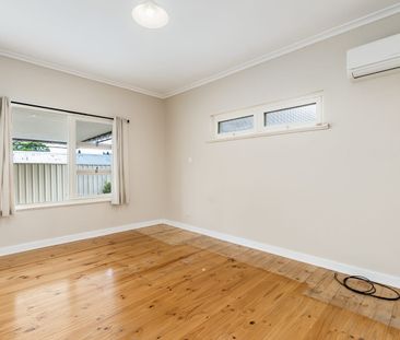 Lovely home located in the heart of Mitcham! - Photo 4