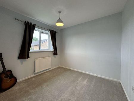 4 bedroom semi-detached house to rent - Photo 4