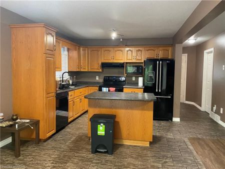 For Lease - 226 Bush Clover Crescent, Kitchener, Ontario - Photo 2