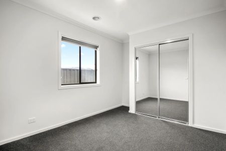 48 Montia Street, Tarneit. - Photo 5