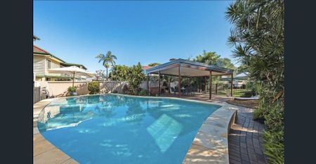 Family Entertainer on Impressive 1,012sqm Block - Photo 2