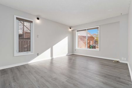 For Lease - 53 Courtleigh Square, Brampton, Ontario - Photo 4