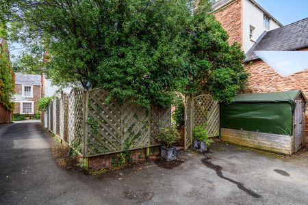 Milverton, Taunton, Somerset - Photo 2