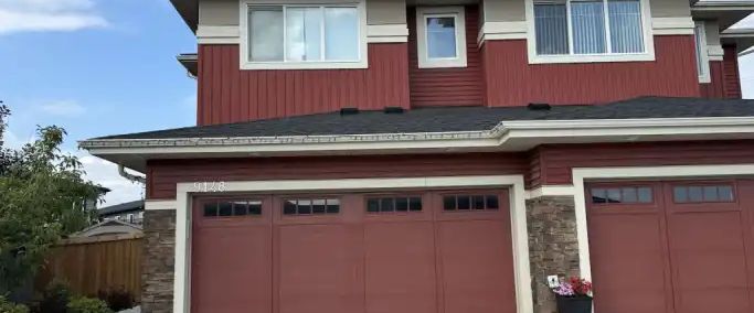 3 bedroom 2.5 bathroom family friendly home with extra large backyard for rent | 9148 Pear Drive Southwest, Edmonton - Photo 1