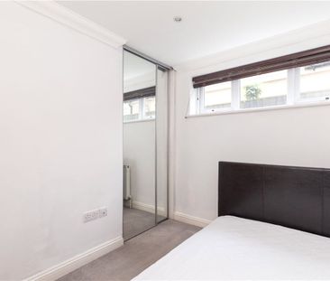 Two bedroom ground floor apartment with private rear garden and par... - Photo 3