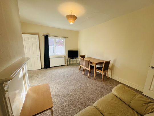 Bath Road, Maidenhead - Photo 1