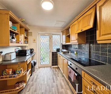 1 bedroom in a house share to rent - Photo 2