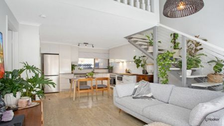 Coastal Living in the Heart of Mermaid Beach - Photo 4