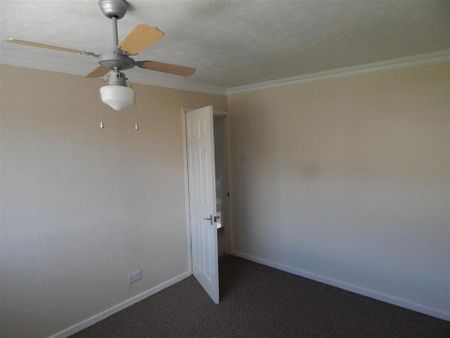 3 bedroom semi-detached house to rent - Photo 3