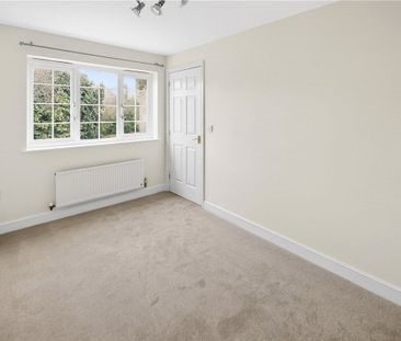 A 3 storey, 6 bedroom property - Photo 6