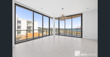 Fantastic Views Right On Fremantle Harbour! - Photo 3