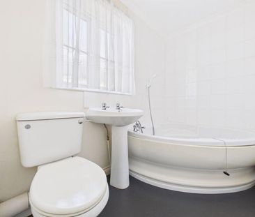 3 bedroom end of terrace house to rent - Photo 3