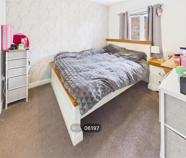 3 bedroom terraced house to rent - Photo 4