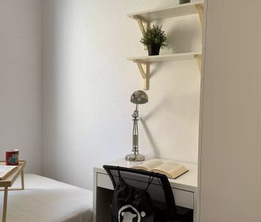 Room in a shared 10-bedroom apartment for rent in Lucero. - Foto 6