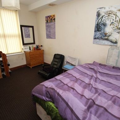 3 Bed - Elizabeth Street, Hyde Park, Leeds - Photo 1
